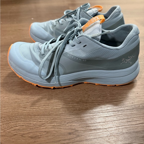 Arc'teryx Norvan LD Men's Athletic Shoes in Gray and Orange - Picture 4 of 9